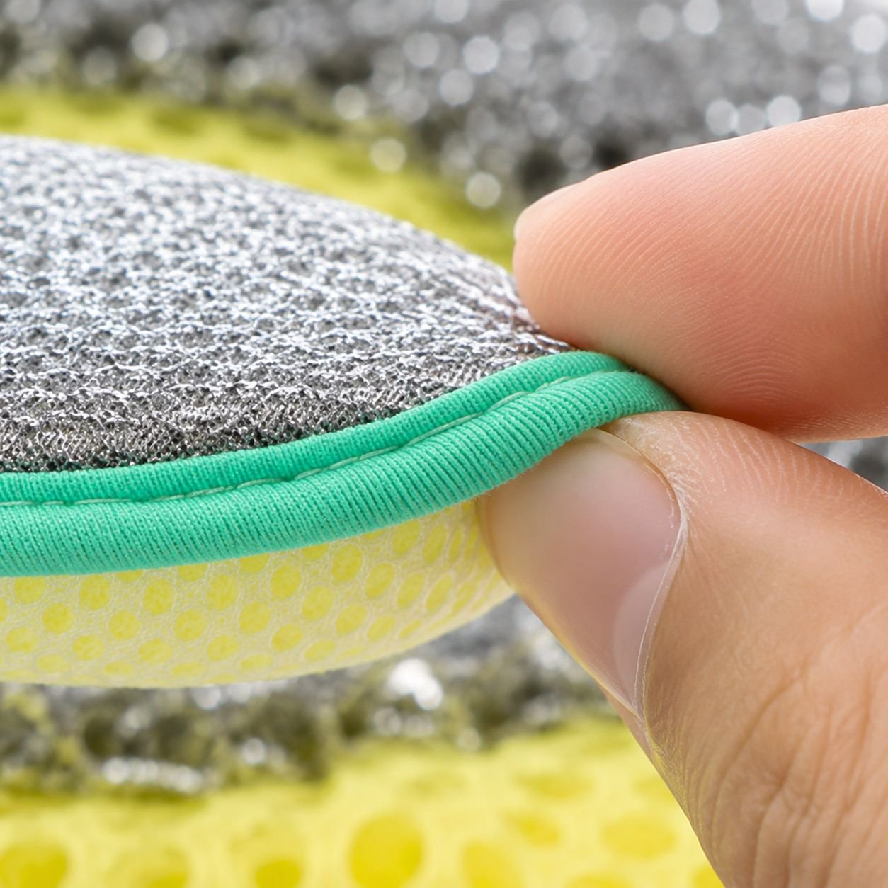 Round scrubbing sponge for pots and pans