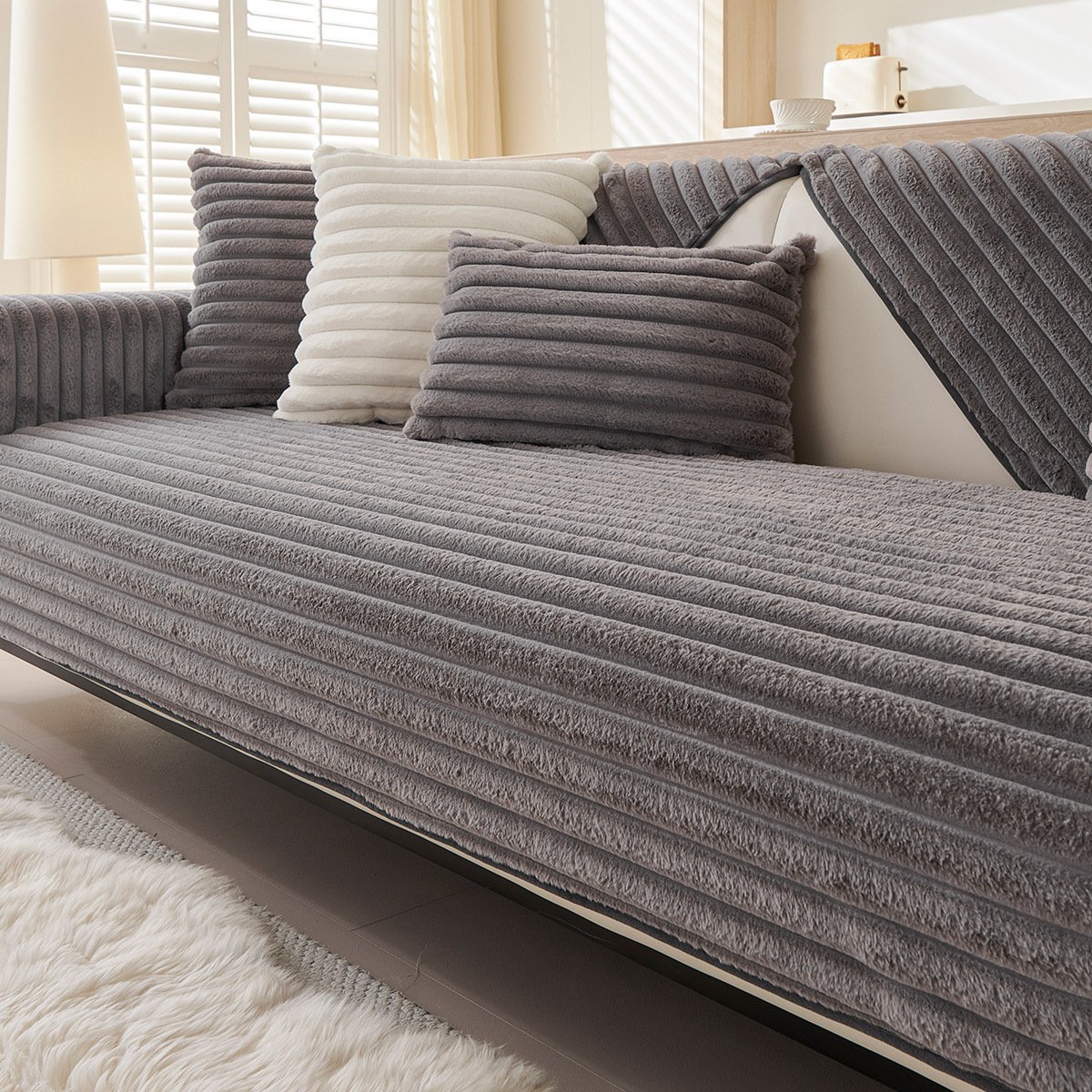 고급스러운 소파 쿠션, 가벼움과 먼지 없음