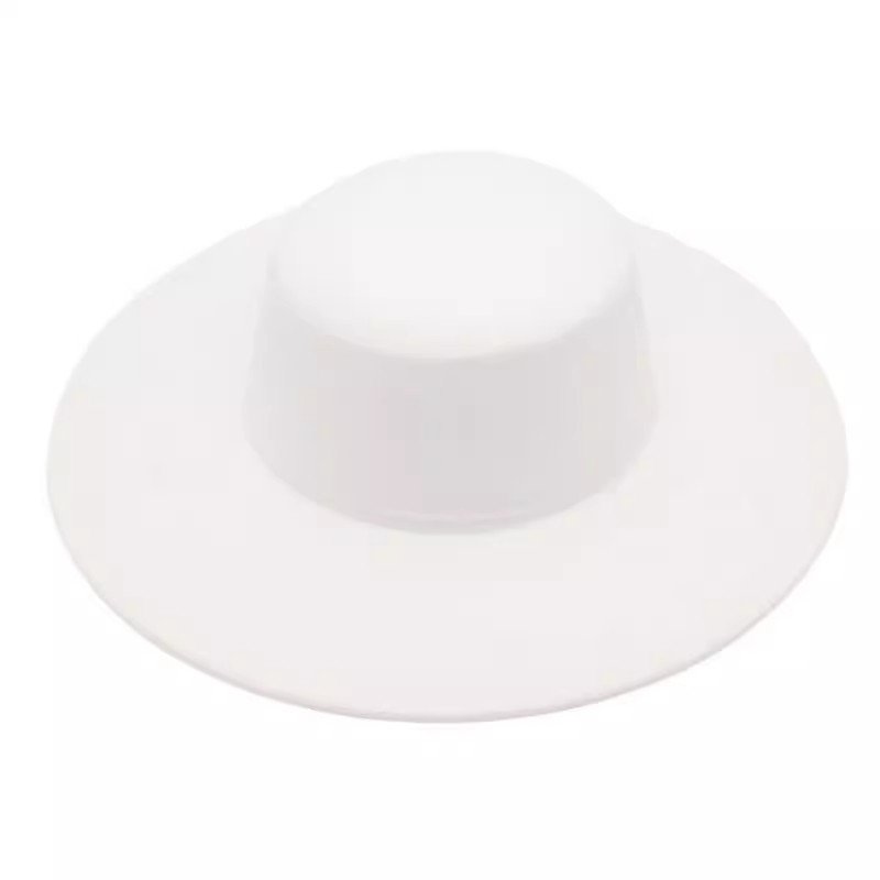 Versatile and elegant bowler hat