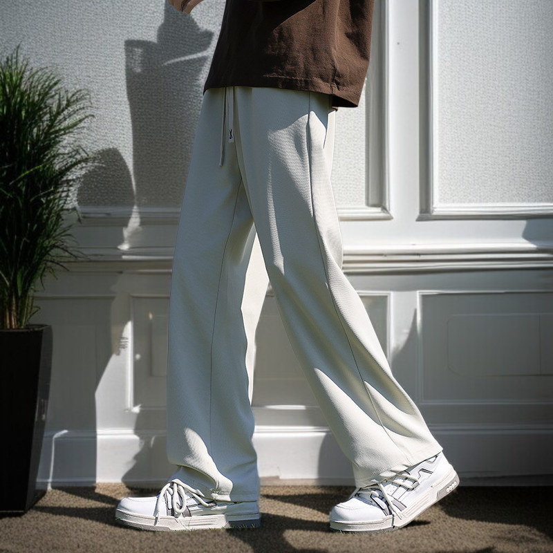 男性用スポーツパンツの素材アップ