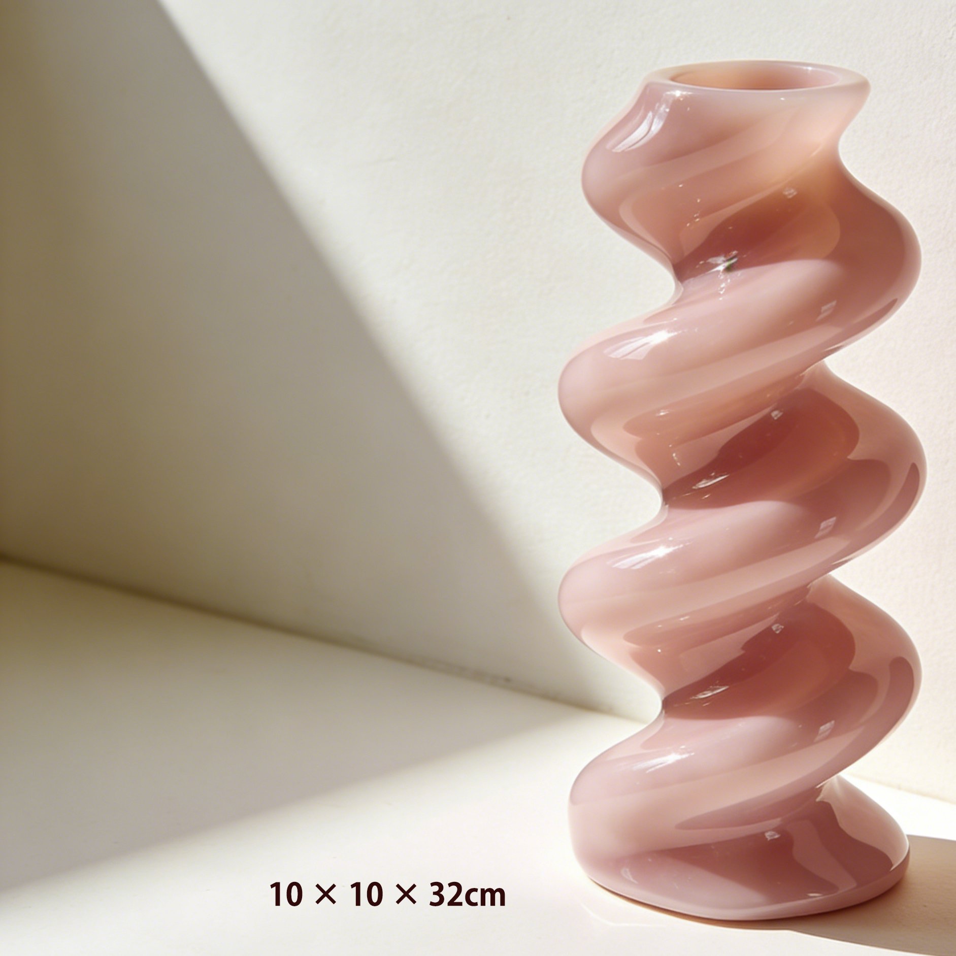 透明感のある波型ガラス花瓶のデザイン