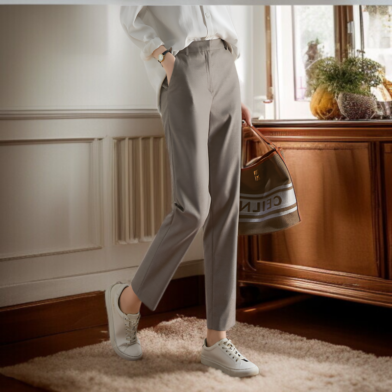 スリムなストレートシルエットのカレー パンツ レディース