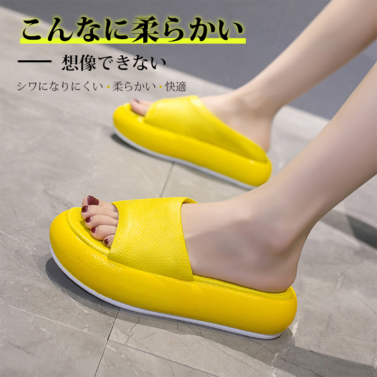 シンプルにお洒落な厚底サンダル