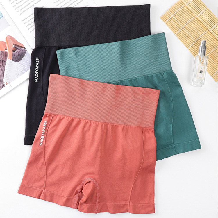 【ヨガショーツ】