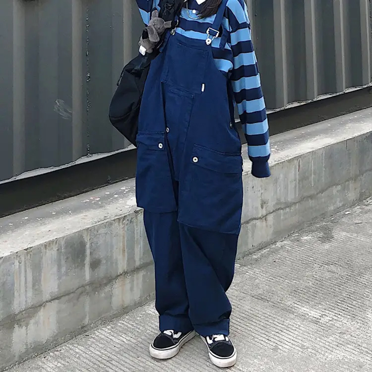 【オーバーオール】男女兼用　ゆったり感たっぷり　季節を問わず　一年中に使え　ポケット豊富　お出かけを便利にしよう！