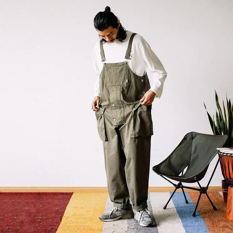 【オーバーオール】男女兼用　ゆったり感たっぷり　季節を問わず　一年中に使え　ポケット豊富　お出かけを便利にしよう！