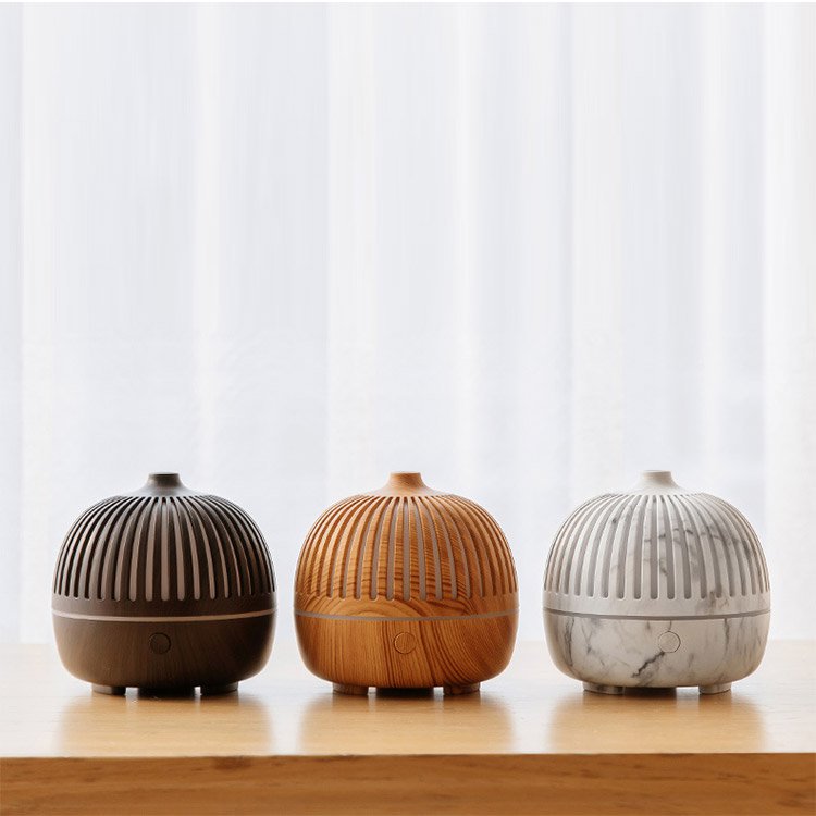 【卓上式アロマ加湿器】癒しの空間を演出する、おしゃれなアロマ加湿器。 アロマ対応、超繊細ミスト、自動停止機能 加湿量調節可能、7色LEDライト、静音設計