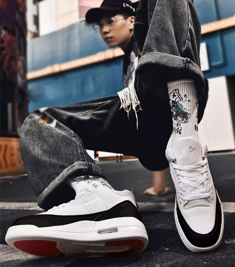 通気性スポーツシューズ