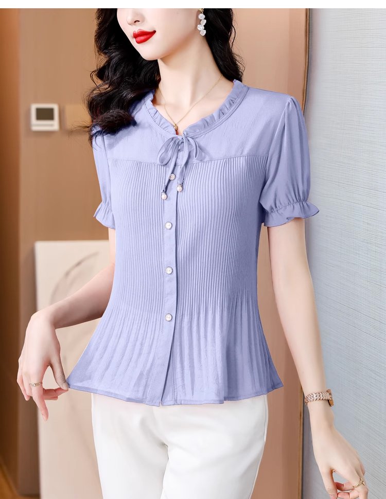 着回し力抜群のレディースピンタックブラウス