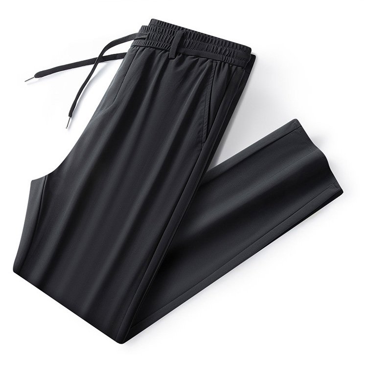 日常使いにも最適な多機能メンズパンツ