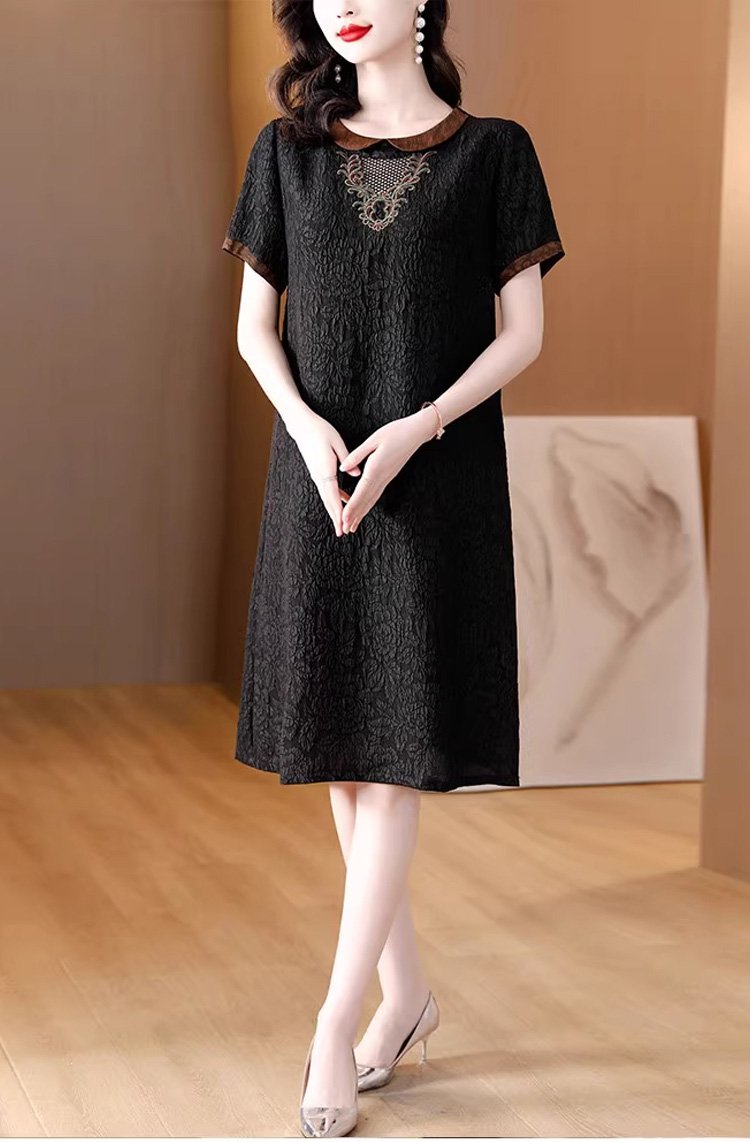 レトロデザインのワンピース素材アップ