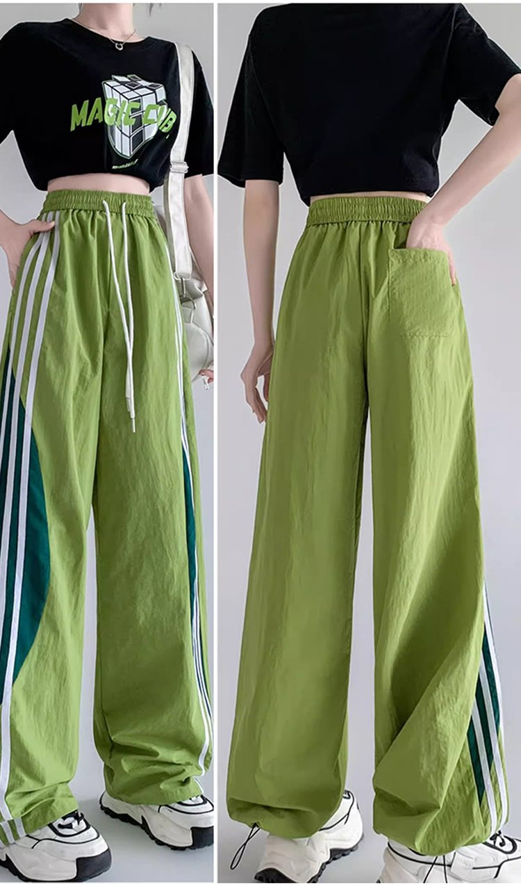 様々なシーンで活躍するスポーツスタイルワイドパンツ