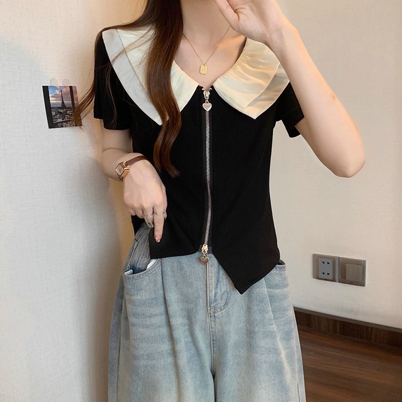 新作トレンドのビッグカラーブラウス着用イメージ