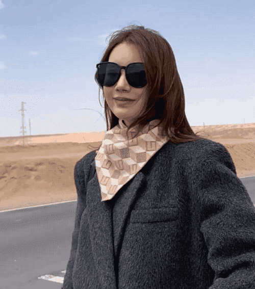 Écharpe triangulaire en tricot polyvalente pour protéger le col.