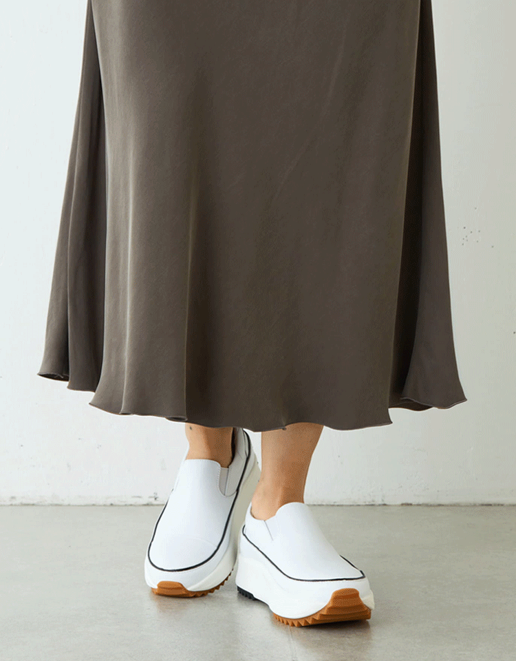 【足の痛みを持つ方向けにデザインされ、筋肉をリラックスし、3時間歩いても疲れません！】本革厚底スニーカー