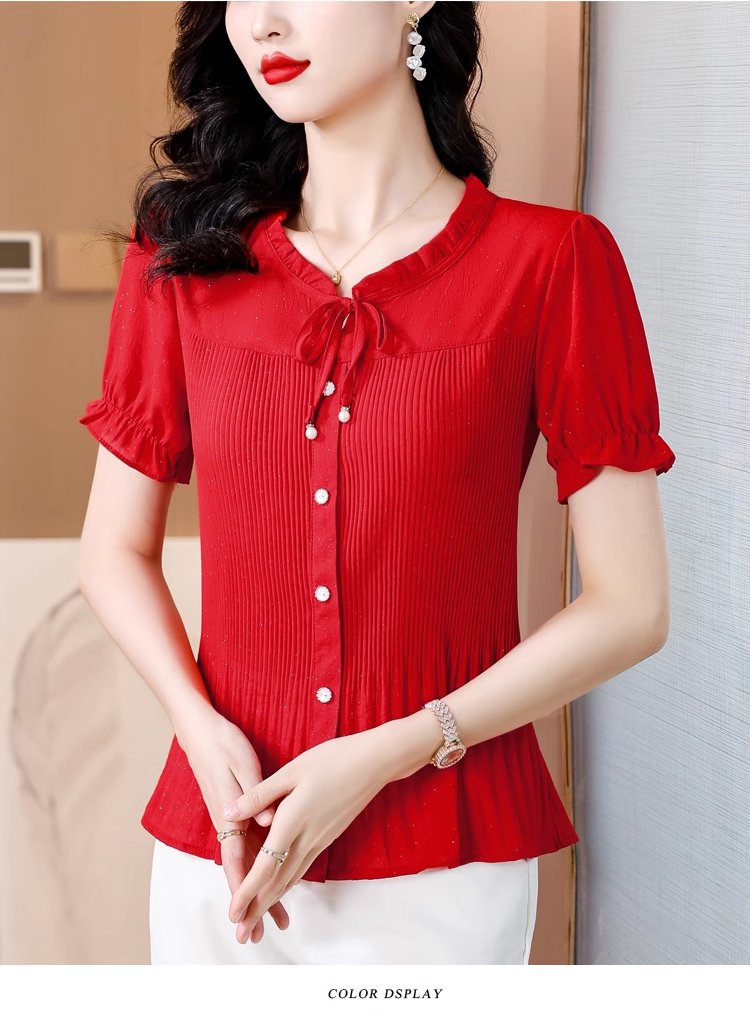 フォーマルにもカジュアルにも使えるピンタックブラウス