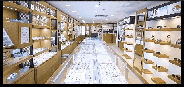 遠近両用老眼鏡でクリアな視界を実現