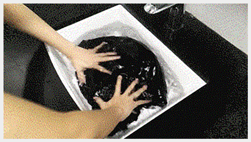 通気性を強調した夏用スラックス生地拡大写真