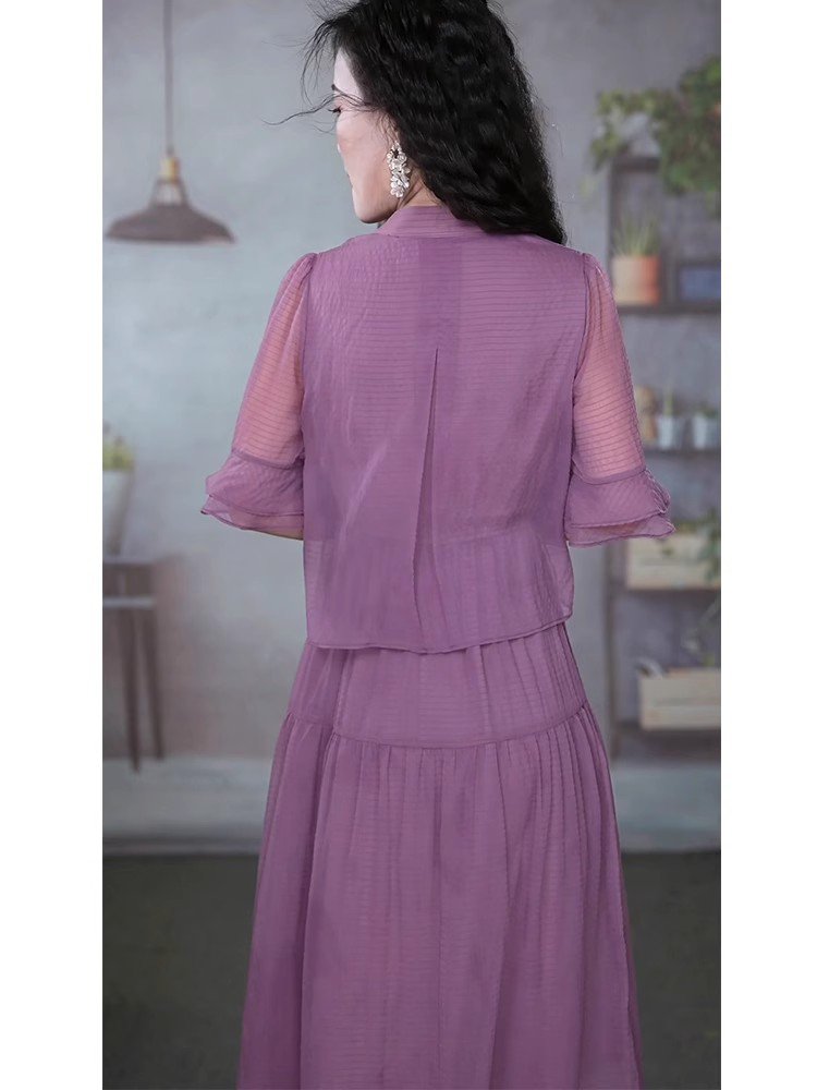 多彩なカラー展開のレイヤードワンピース