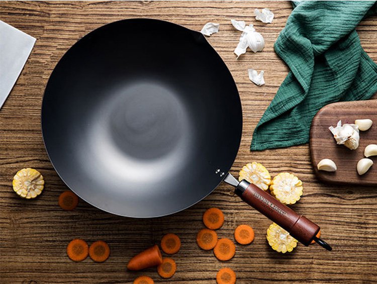 Handmade pure iron pan with ergonomic handle