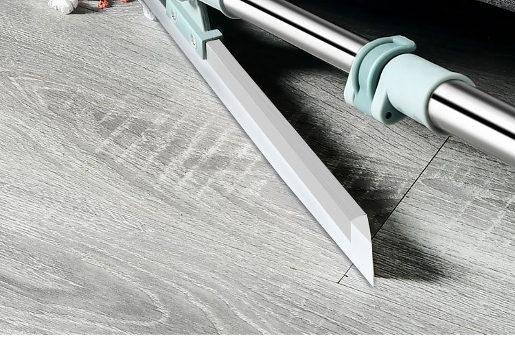 Flexible silicone blade squeegee for streak-free results