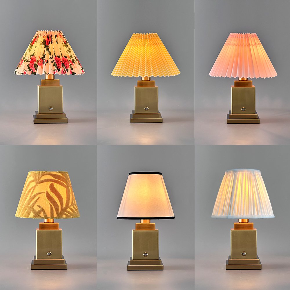 Rechargeable desk lamp