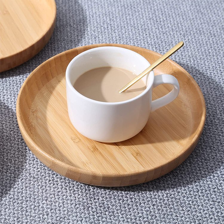 丸い木製のディナープレート