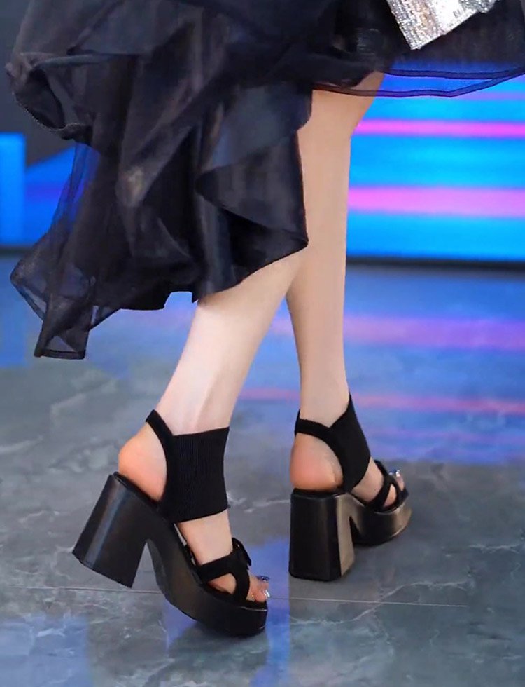 스퀘어 앞코 통굽 샌들