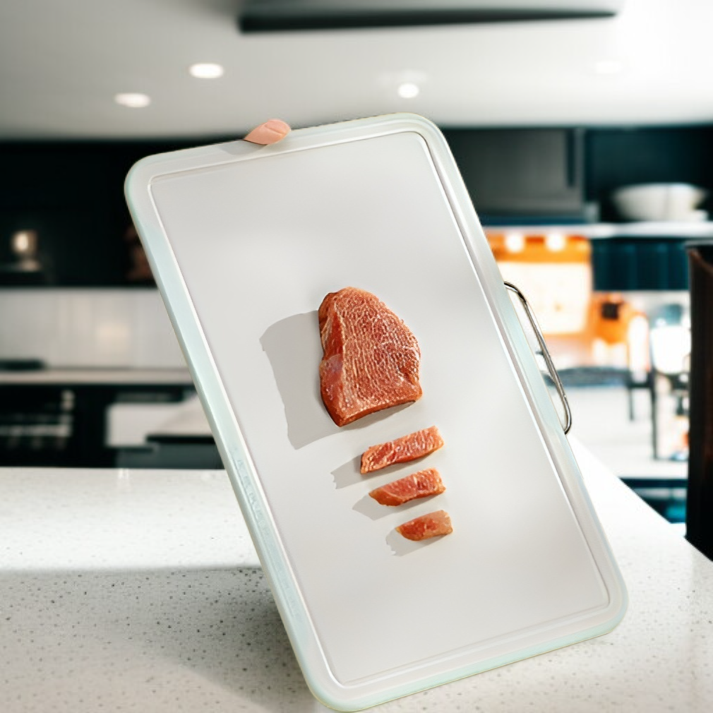 使いやすいサイズ 33×22cmのカッティングボード