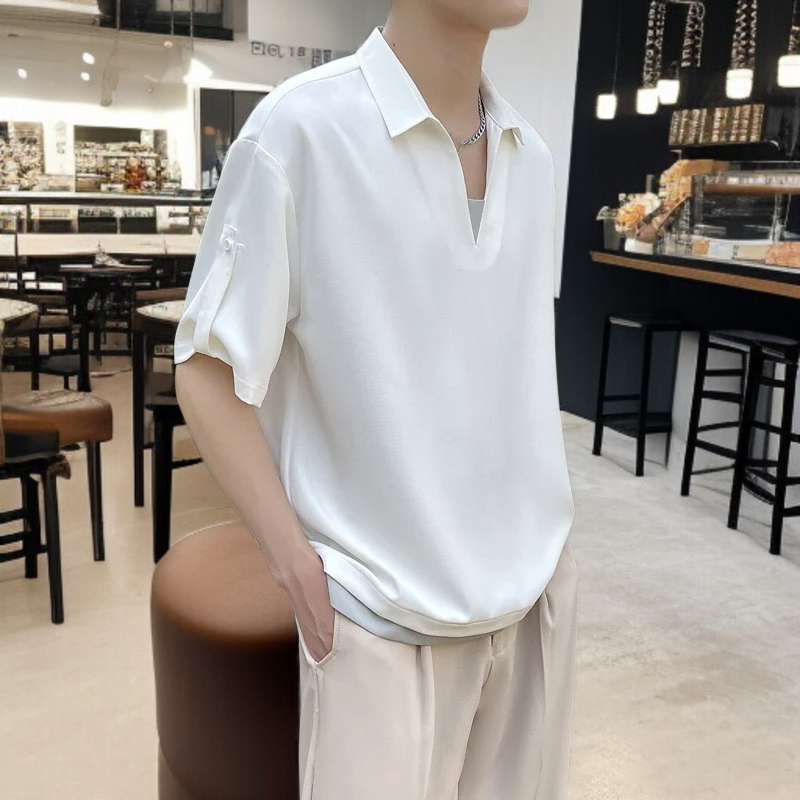 시원함을 강조한 남성 반팔 셔츠