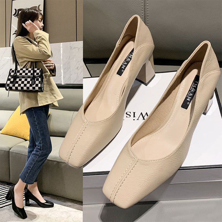 スクエアトゥパンプス