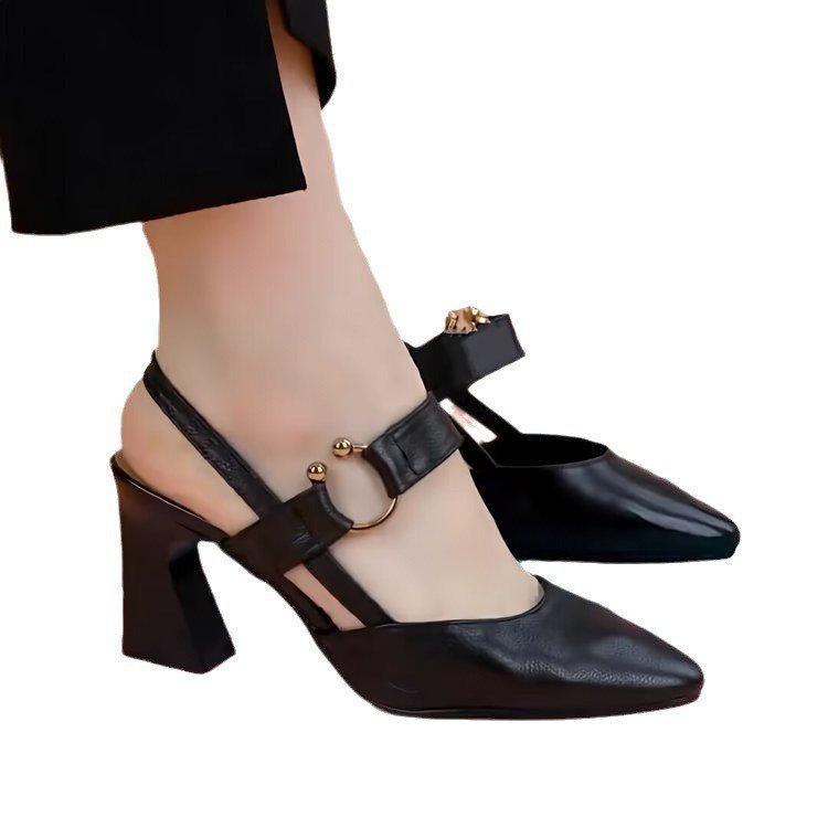 صندل عالي الكعب أنيق بتصميم مجوف من الجلد الطبيعي