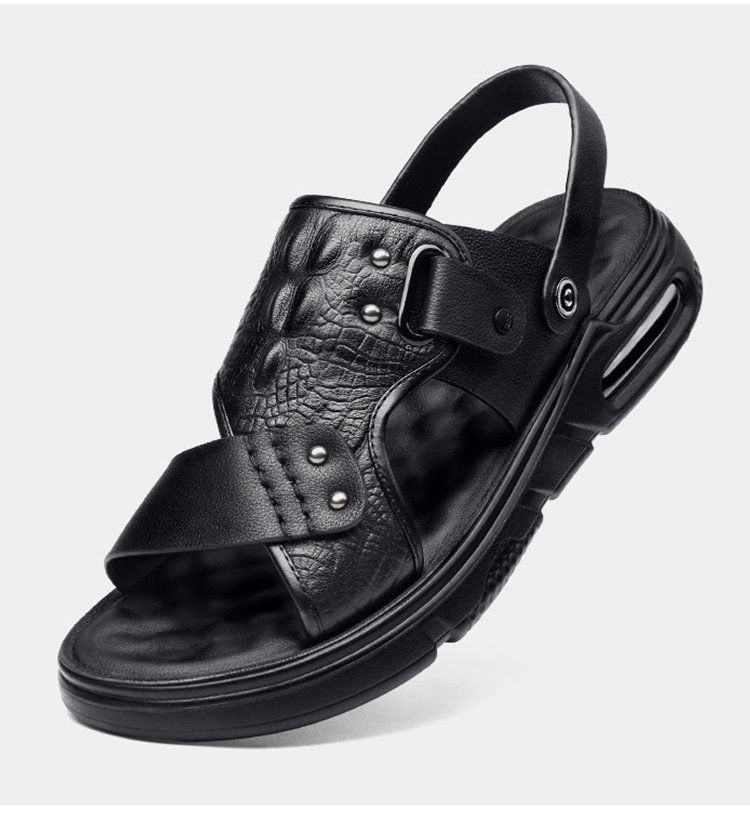 スポーティーでカジュアルなクロコダイル柄メンズサンダルデザイン