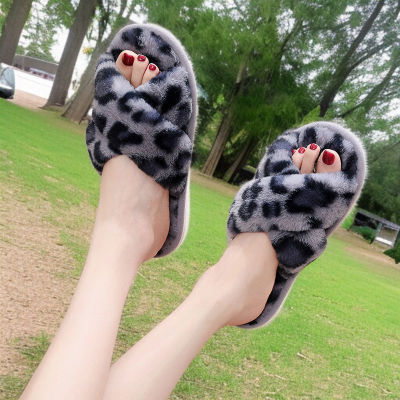 秋冬新作の滑り止めスリッパ