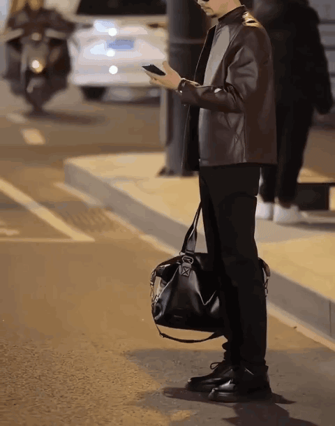 高級感あふれる本革スタンドカラージャケット