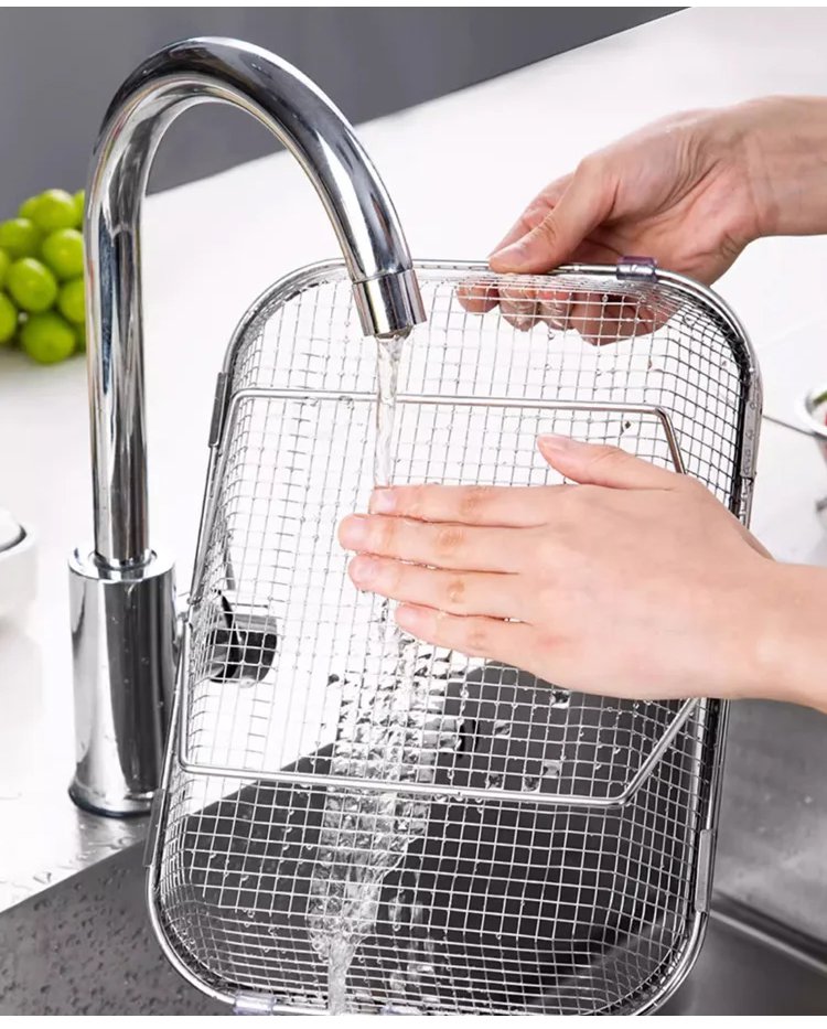 주방 싱크대 정리에 사용된 신축식 바구니