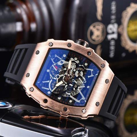 ローズゴールドケース＆ブラックバンド