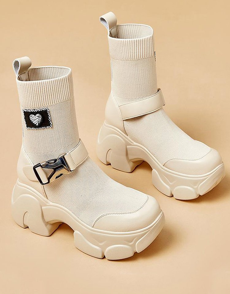 フライニットと本革の異素材スニーカーブーツ