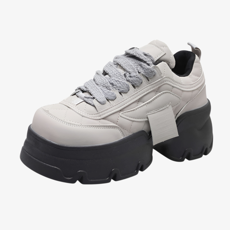 Trendige Sportschuhe für Frauen in Weiß