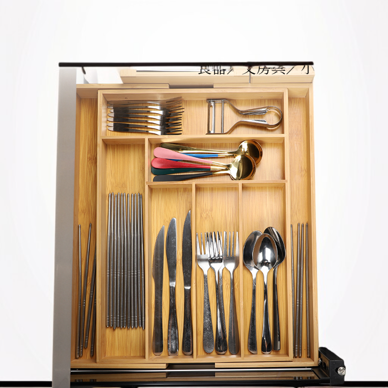 ソファ周りの小物整理に便利なバンブーボックス