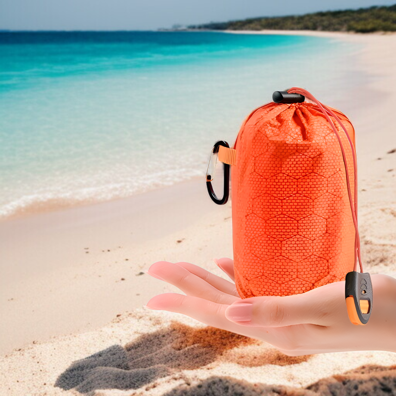 暖かいキャンプテントとして使えるアルミフィルムブランケット