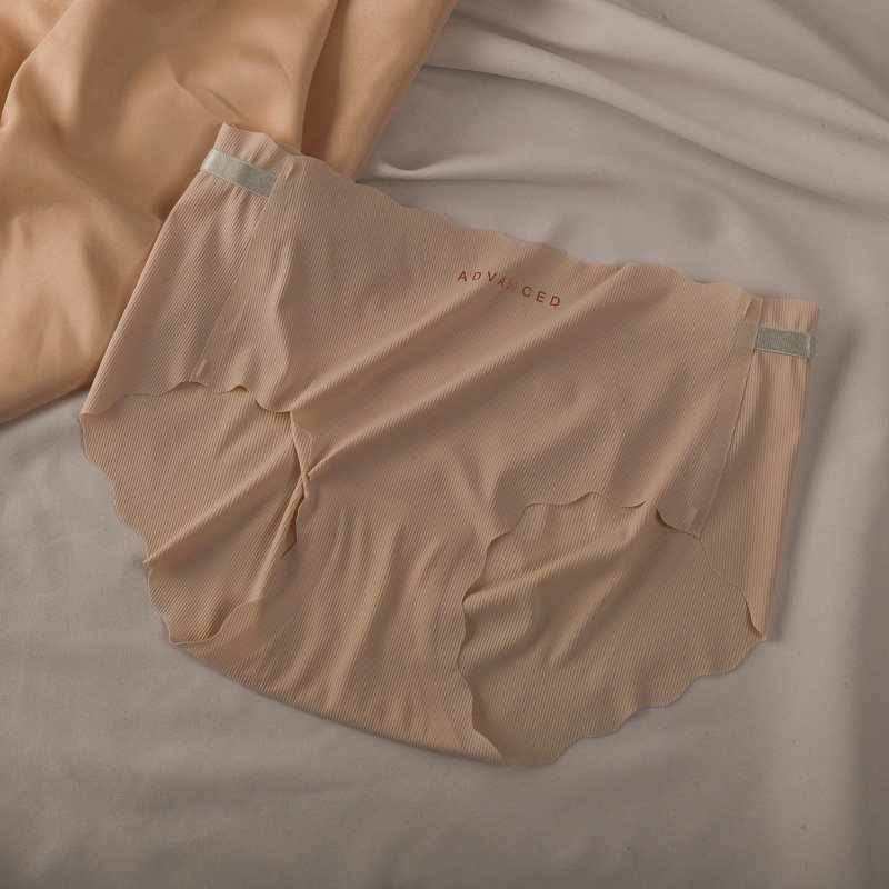 Threaded mid-waist peach butts triangle brief