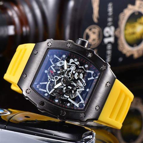 ブラックケース＆イエローバンド