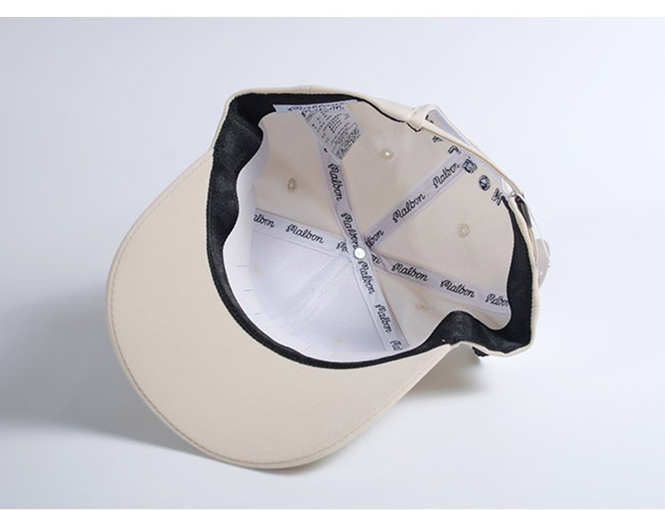 조절 가능한 스트랩이 있는 골프 볼캡 클로즈업