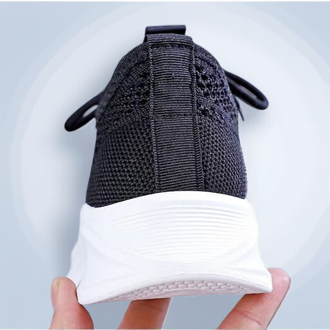 여성 캐주얼 컴포트 운동화 착용 샷