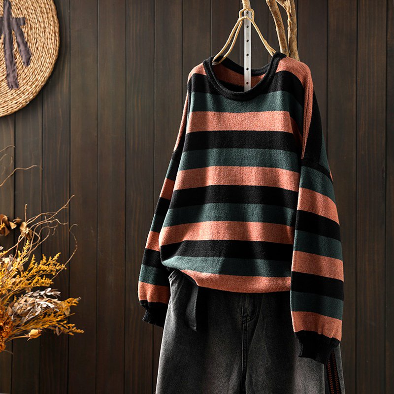 カジュアルコーディネート自在ラウンドネックストライプ柄ニットセーター