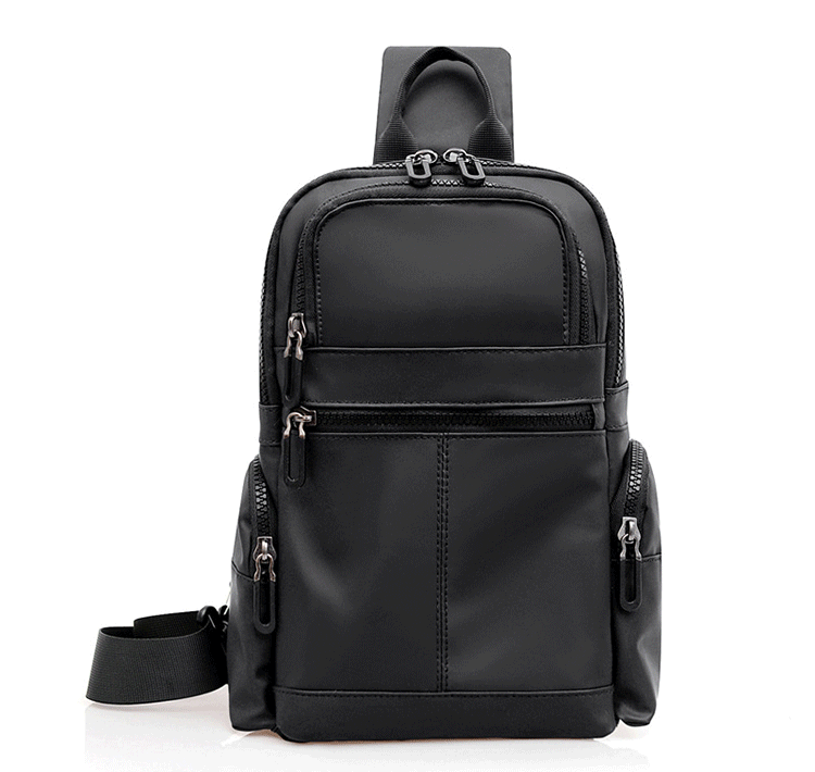 ボディバッグの肩掛け使用イメージ