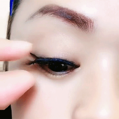  繰り返し使える自己粘着性つけまつげ