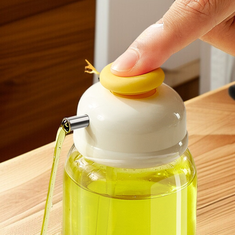 내구성 좋은 유리 양념병 사용 모습