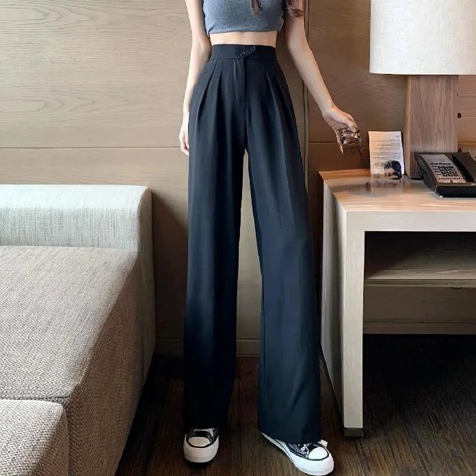 Pantalones anchos y de cintura alta, versátiles y favorecedores para la figura